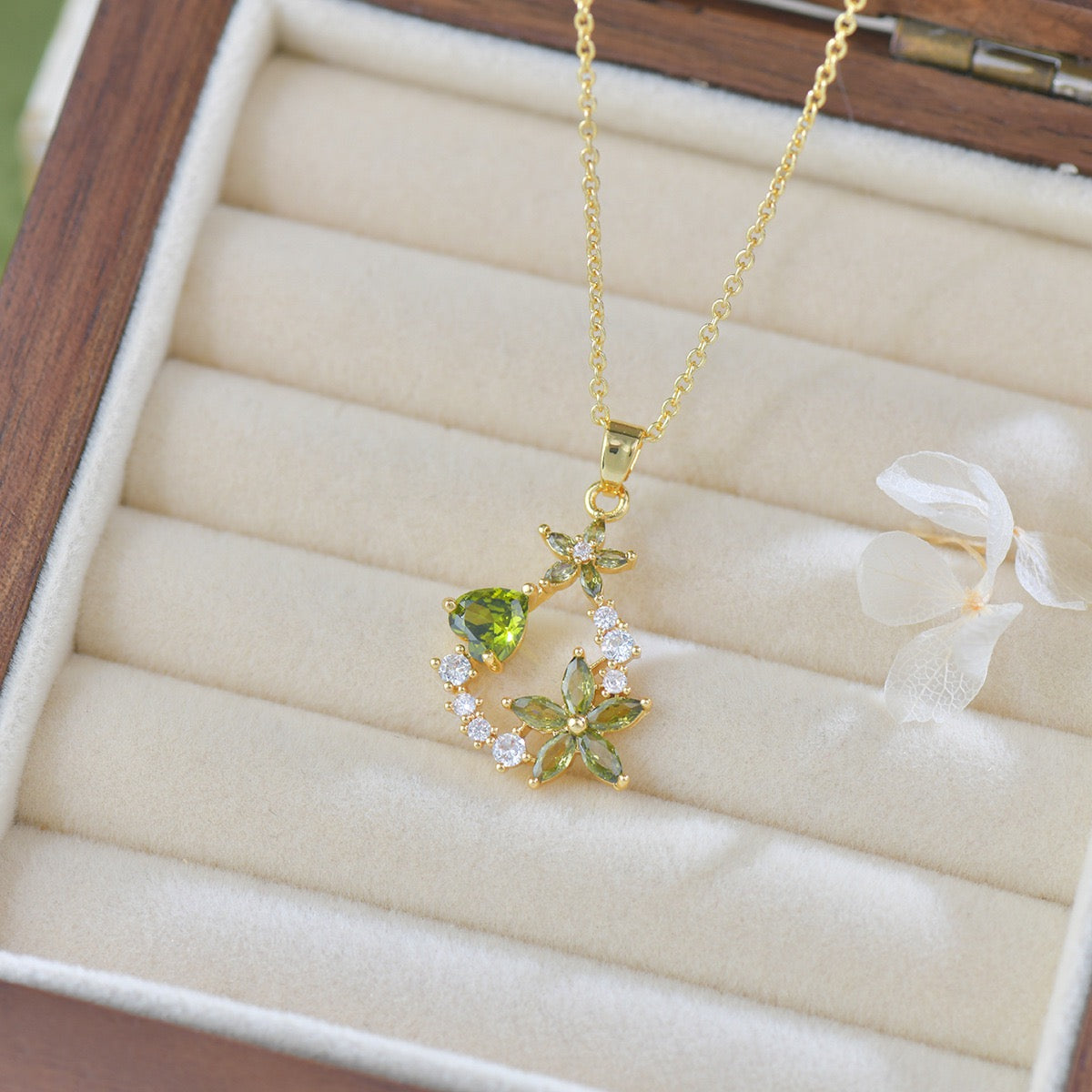 Luxe Flower Fresh Green Jewelry Set