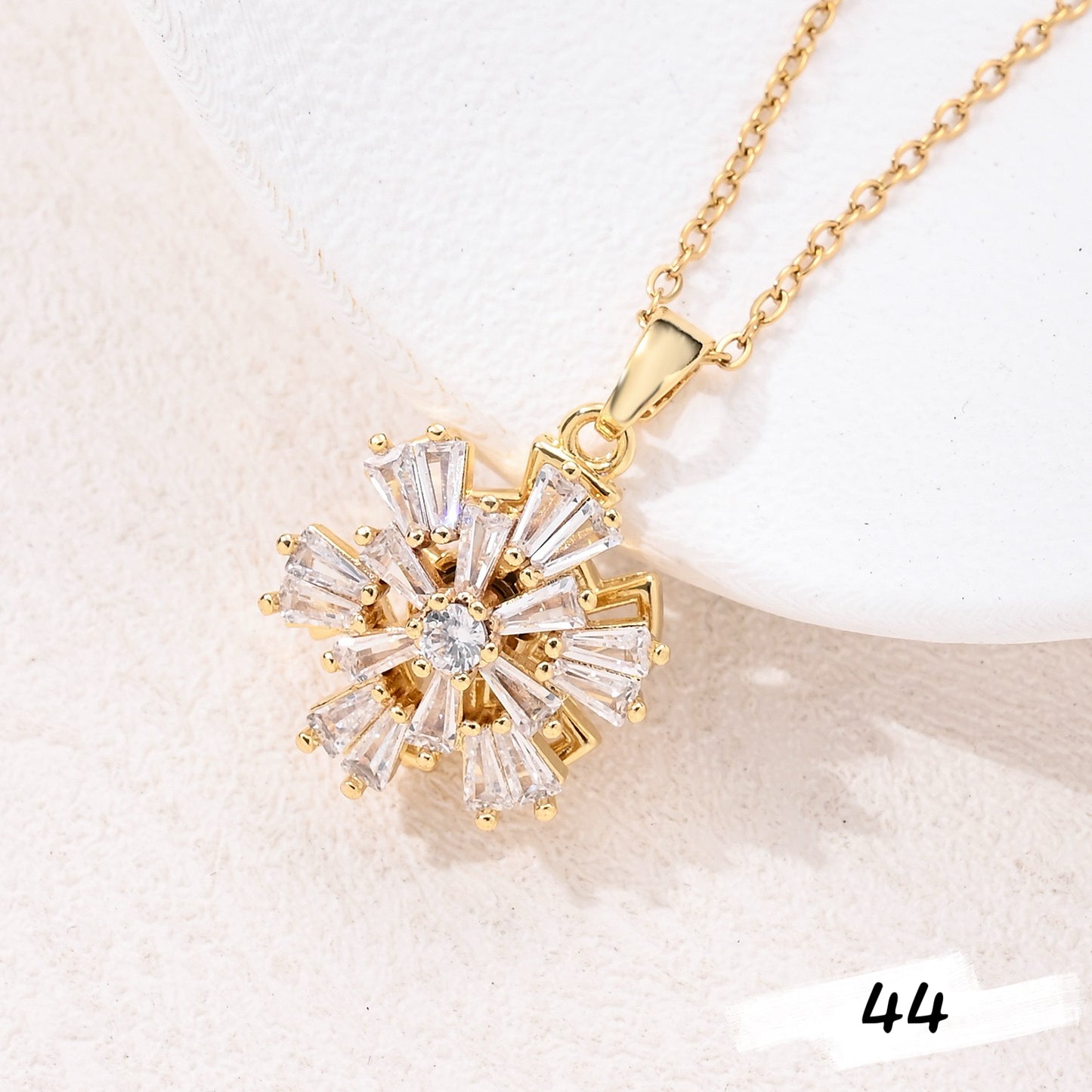 Shiny Spinner Necklace