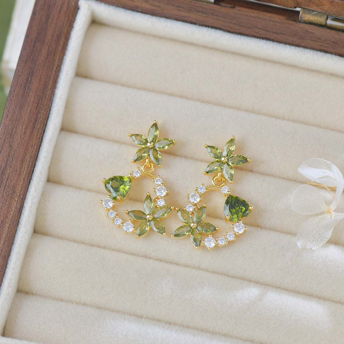 Luxe Flower Fresh Green Jewelry Set