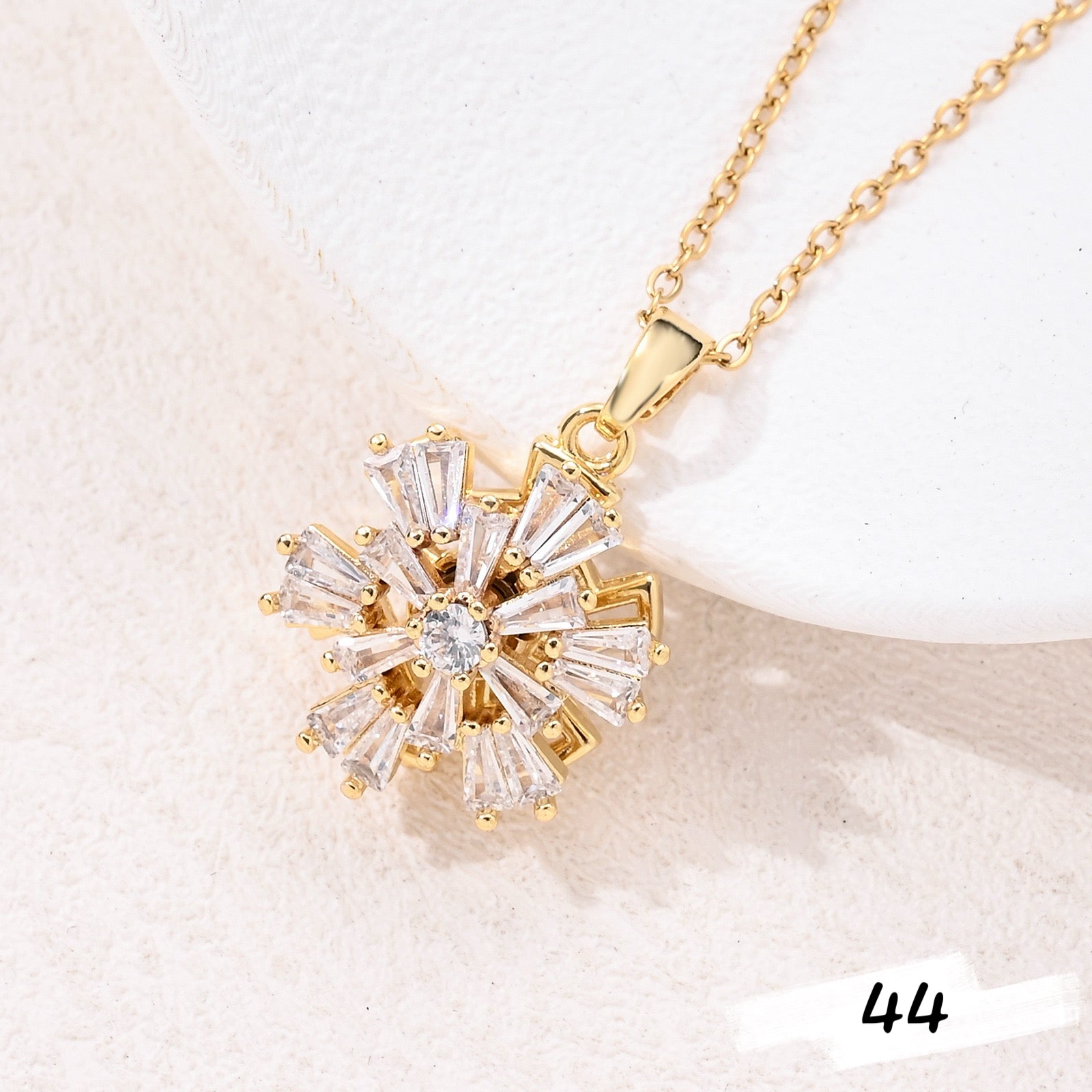 Shiny Spinner Necklace
