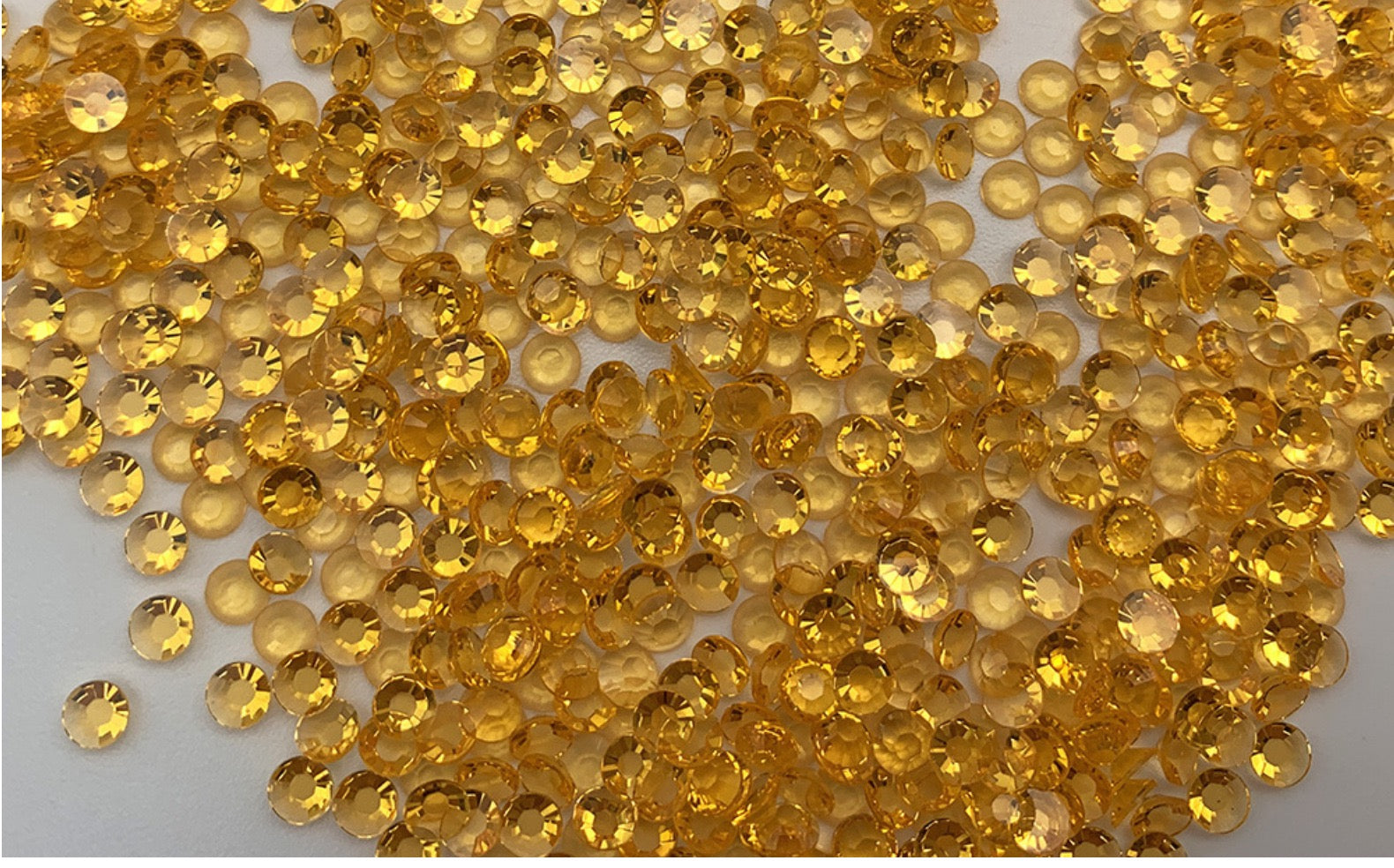 Glowing Rhinestones 3mm  (Strong Luminous)