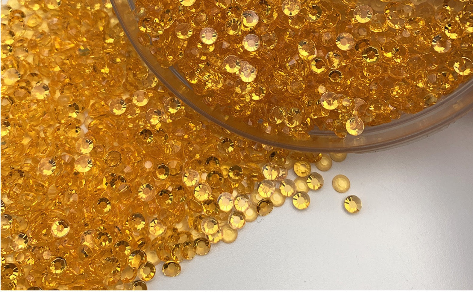 Glowing Rhinestones 3mm  (Strong Luminous)