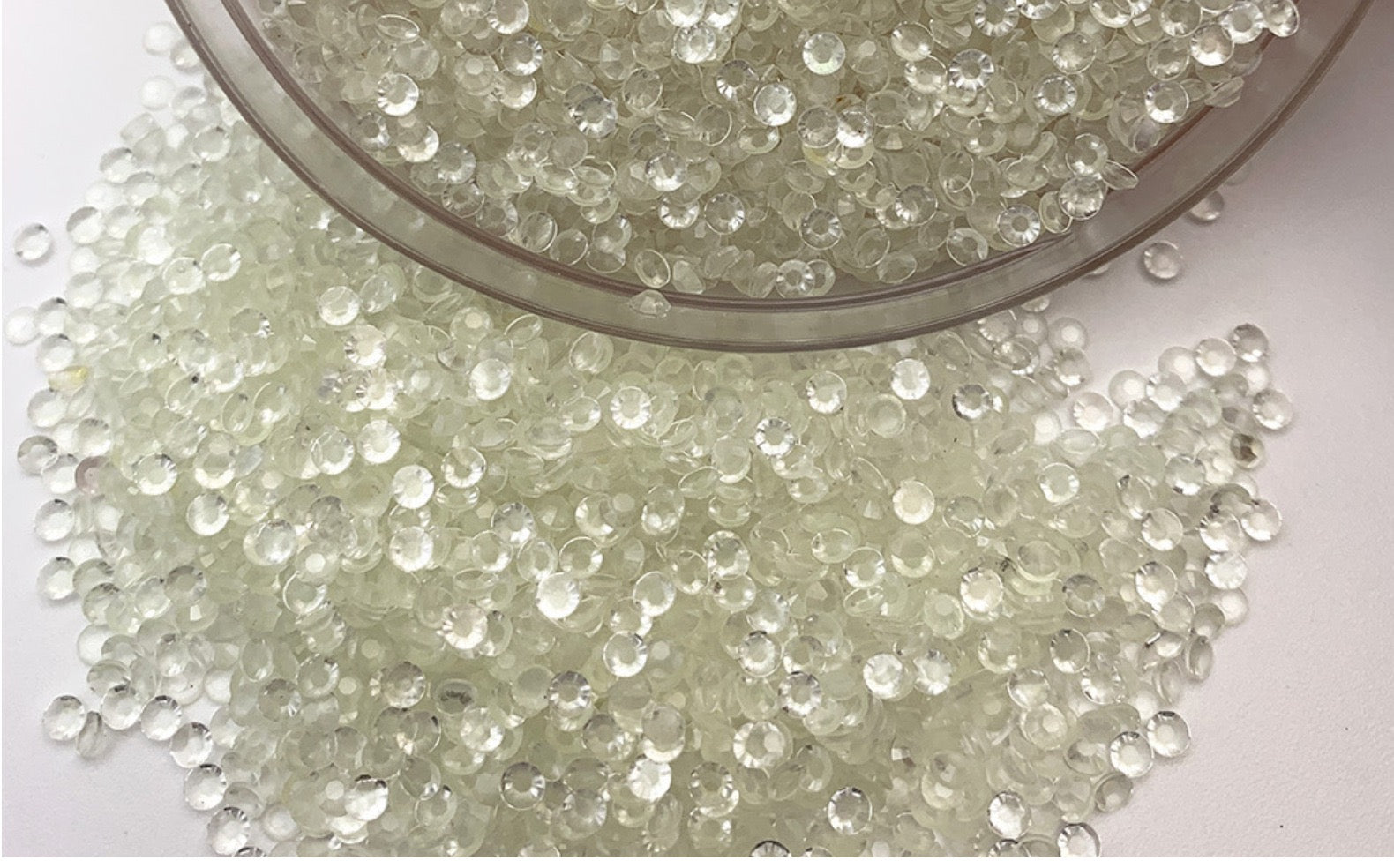 Glowing Rhinestones 3mm  (Strong Luminous)