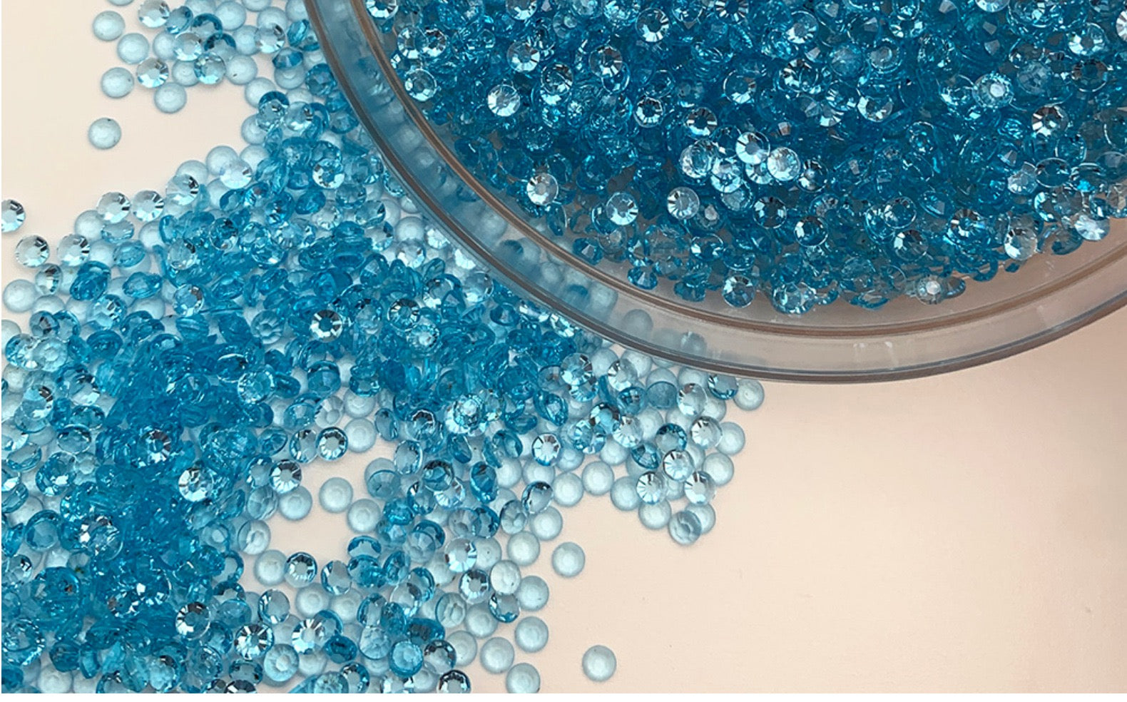 Glowing Rhinestones 3mm  (Strong Luminous)