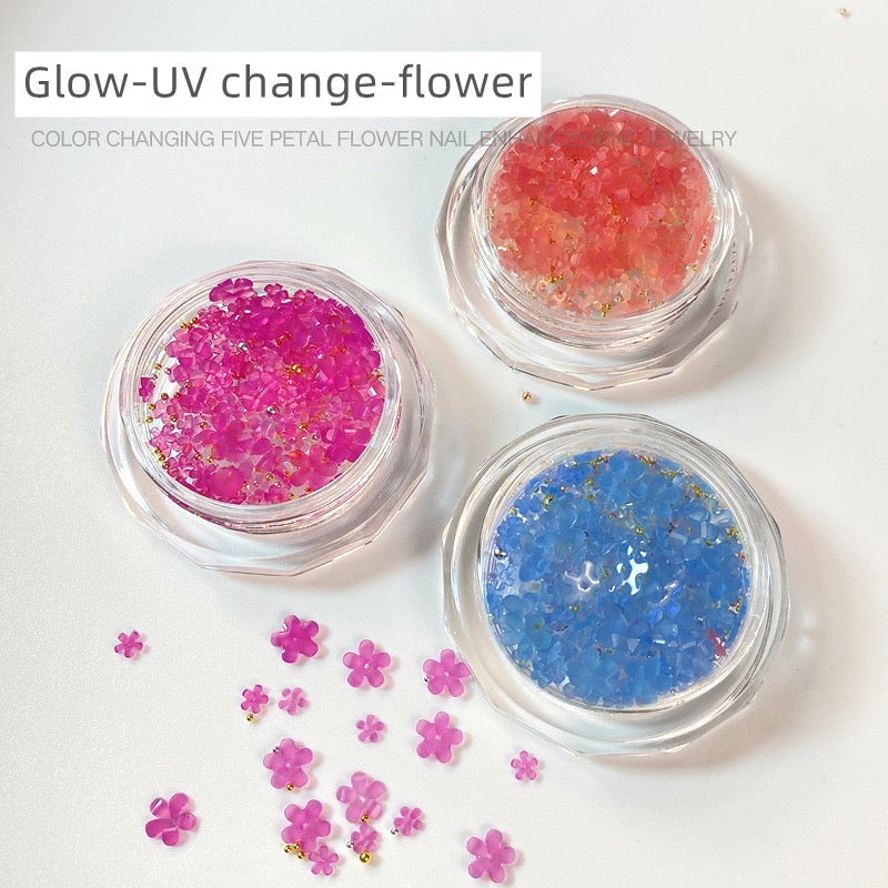 Mini Flower and Heart Charms  (Strong luminous and UV change)